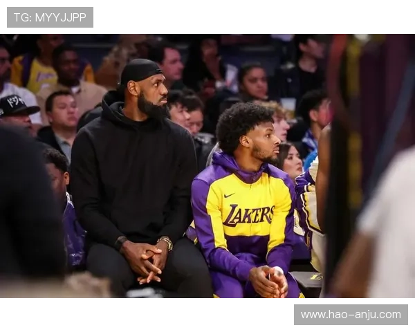 詹姆斯率湖人鏖战开拓者全队合力上演逆转好戏