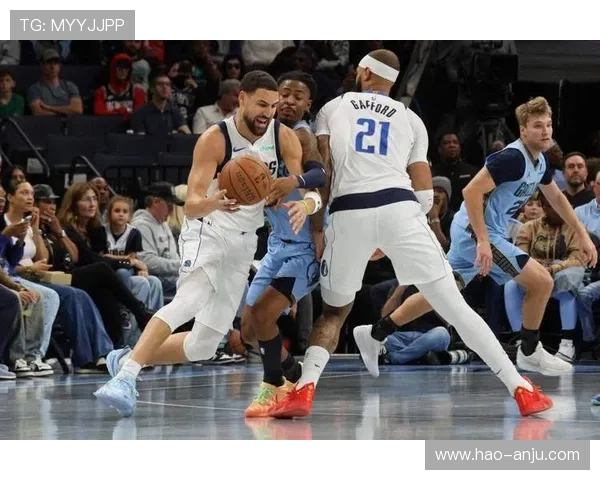 克莱在对阵灰熊中状态回暖场均17分与46个三分引发关注